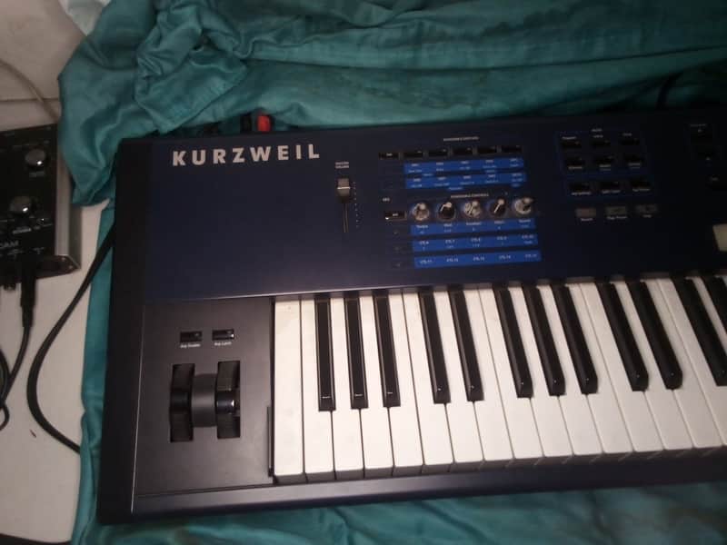 Kurzweil PC3LE7 76-Key Digital Workstation Synthesizer