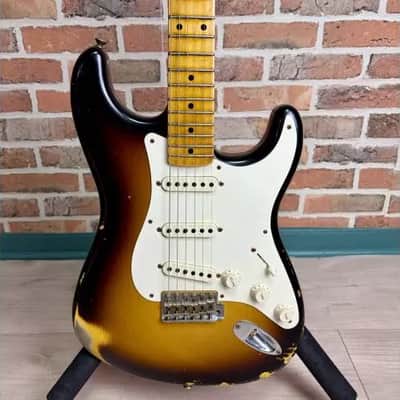 FENDER - CUSTOM SHOP STRATOCASTER 56 RELIC MN 2TS + CASE ET ACCESSOIRES image 3