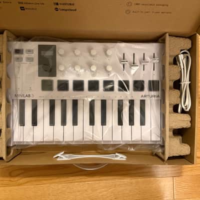 Arturia MiniLab MKIII 25-Key MIDI Controller 2022 - Present - White image 1
