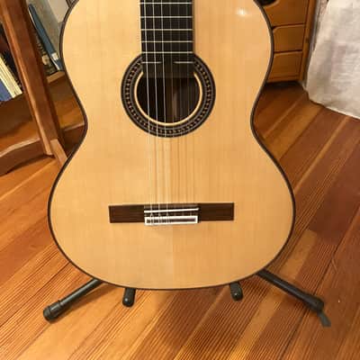 Amalio Burguet 3m classical guitar 2002, hand made in Spain, signed - Lacquer image 2