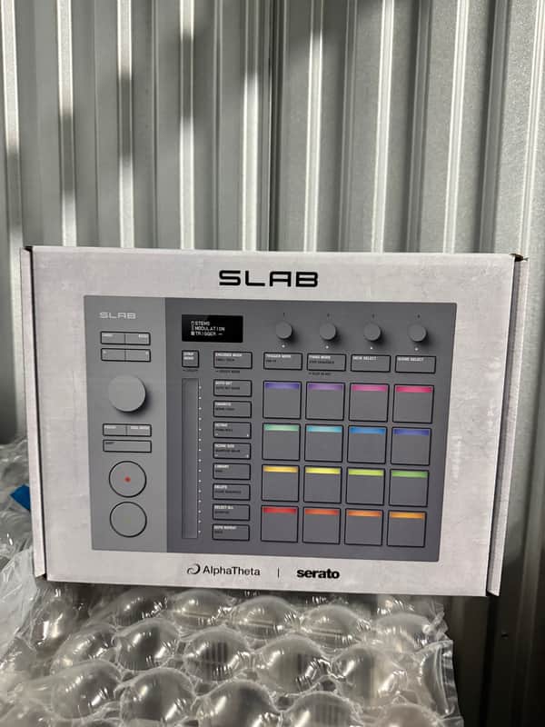 Immagine AlphaTheta SLAB MIDI Pad Controller including Serato Studio *Unopened* - 1