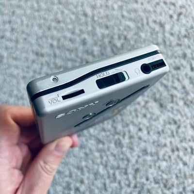 Sony EX672 Walkman Cassette Player, Excellent Silver ! Working ! image 2