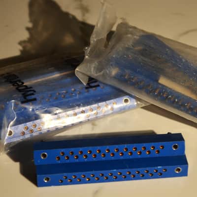 ( 10) Neve 3104 hypertac smiths 24 pin female connector NOS image 1