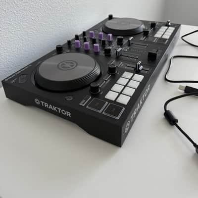 Native Instruments Traktor Kontrol S2 MK3 2018 - Black image 3