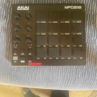 Akai MPD218 2015 - Present - Black image 1
