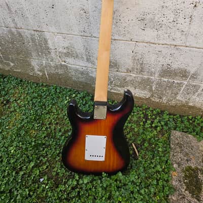 Eagletone Strat style electric guitar - Sunburst image 3