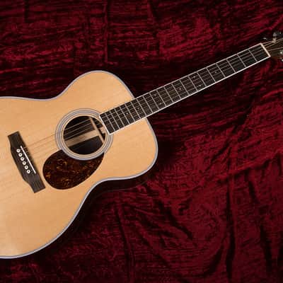Martin OM-35 Custom Shop Acoustic Guitar with Hardshell Case image 2