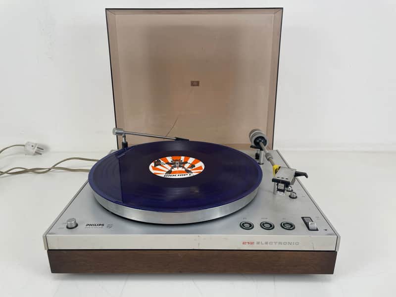 Philips - 212 Turntable - Belt-Drive + Discofoon Brush - GP400 image 1