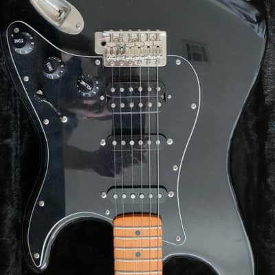 Squier Classic Vibe '70s Stratocaster HSS Black Maple Fretboard WITH Gator GC-ELECTRIC-A Double-cutaway Electric Guitar Case image 6