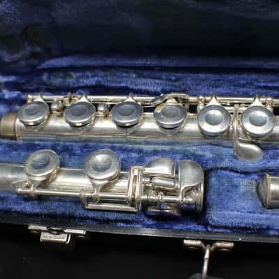 A Bundy ll Silver Plated Flute in it's Original Case 7 F image 3