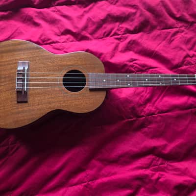 Harmony Baritone Ukulele 1960’s Mahogany, Excellent Condition, with new Crossrock gig bag image 2