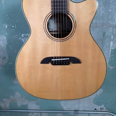Alvarez Masterworks MF70ce Folk/OM Acoustic Electric Guitar with Cutaway - Natural image 2