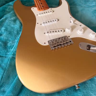 1998 Fender American Vintage ’57 Stratocaster AVRI – Aztec Gold – Lindy Fralin Pickups + Original Pickups Included – Complete Case Candy image 2