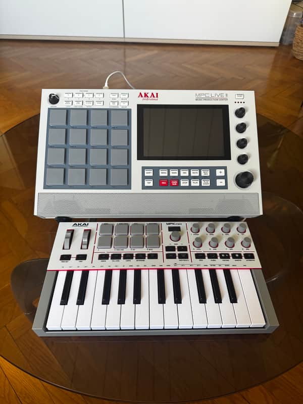 Akai MPC LIVE II RETRO EDITION 2021 + MPK PROFESSIONAL MINI MK4 KEYBOARD + SSD 1T + DECKSAVER + STAND image 1