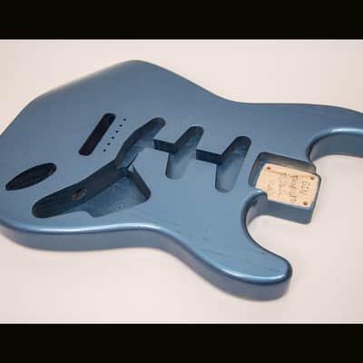 Guitar Mill S-Style Body / 1 Piece Swamp Ash / 3 lbs. 2 oz.  / Nitrocellulose TruGrain™ 'Lake Placid Blue' / Closet Clean (#GIN-4010) image 2