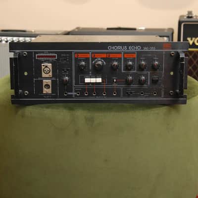 Roland SRE-555 Chorus Echo Vintage Tape Echo/Reverb/Chorus Unit Pre-Owned