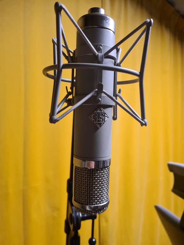 Telefunken AK-47 - Large Diaphragm Multipattern Tube Condenser Microphone 2010s - Silver image 1