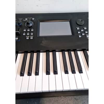 Yamaha MODX 8+ - Synthesizer Keyboards - Very Good w/ Original Box & Power Supply image 4