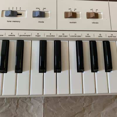 Casio MT-31 Casiotone MT31 37-Key Semi Analog Keyboard MIJ 1980's White RARE MINT in orignal box with Users Manual booklet image 6