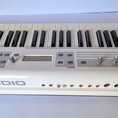 M-Audio Venom 49-Key 12-Voice Virtual Analog Synthesizer / USB Audio Interface image 11