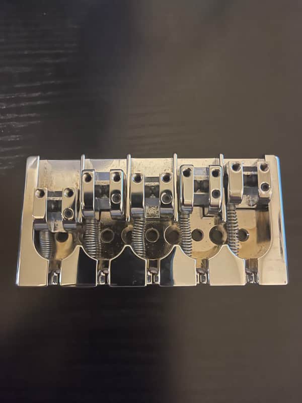 Hipshot A STYLE FENDER® MOUNT BASS BRIDGE - Shiny Chrome image 1