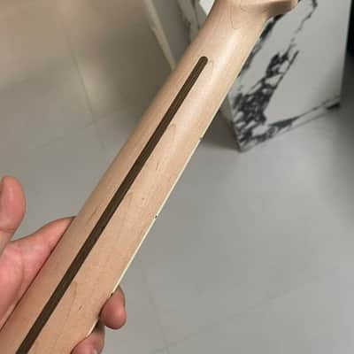Round stainless steel 21 frets Maple guitar neck 25.5inch hole 8mm jazzmaster neck Rosewood fingerboard white binding Round End stainless steel 21frets image 8