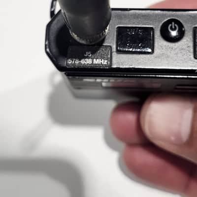 Axient Wireless AXT100LEMO3-J5 Wireless Bodypack Transmitter with LEMO3 Connector image 4
