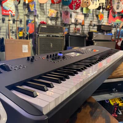 Yamaha MODX8 88-Key 16-Voice Synthesizer 2022 - Present - Black
