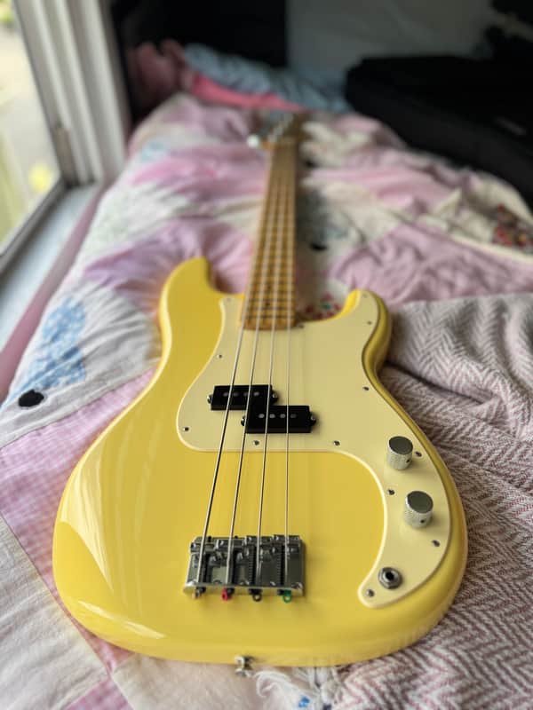Fender Player Precision Bass with Maple Fretboard 2018 - 2024 - Buttercream image 1