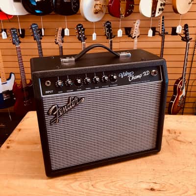 Fender Vibro Champ XD Vintage Modified Tube Guitar Combo Amp image 1