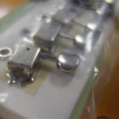 Fender Vintage-Style Locking Guitar Tuning Machines Chrome image 2