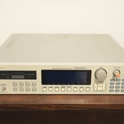 Akai S3000XL Sampler