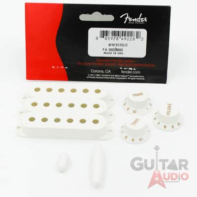 Genuine Fender Pure Vintage 50s Strat Accessory Kit, Pickup Covers, Knobs & Tips