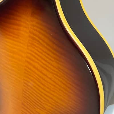 Duesenberg Violin Bass - 2-tone sunburst image 13