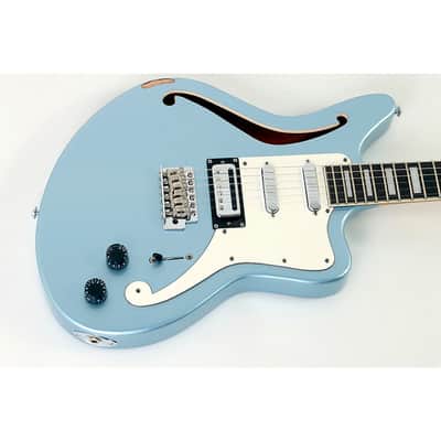 D'Angelico Premier Series Bedford SH Limited-Edition Electric Guitar with Tremolo Regular Ice Blue Metallic image 3