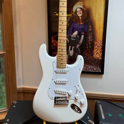 Fender USA Mod Shop Stratocaster, 2023~4, Satin Arctic White, American Vintage '61 Pickups, Modern C Neck, KIller set up, Maple Neck and Deluxe Molded Case! You'll love this first strum! image 2
