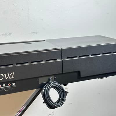 Yamaha CLP-350 Clavinova Piano image 17