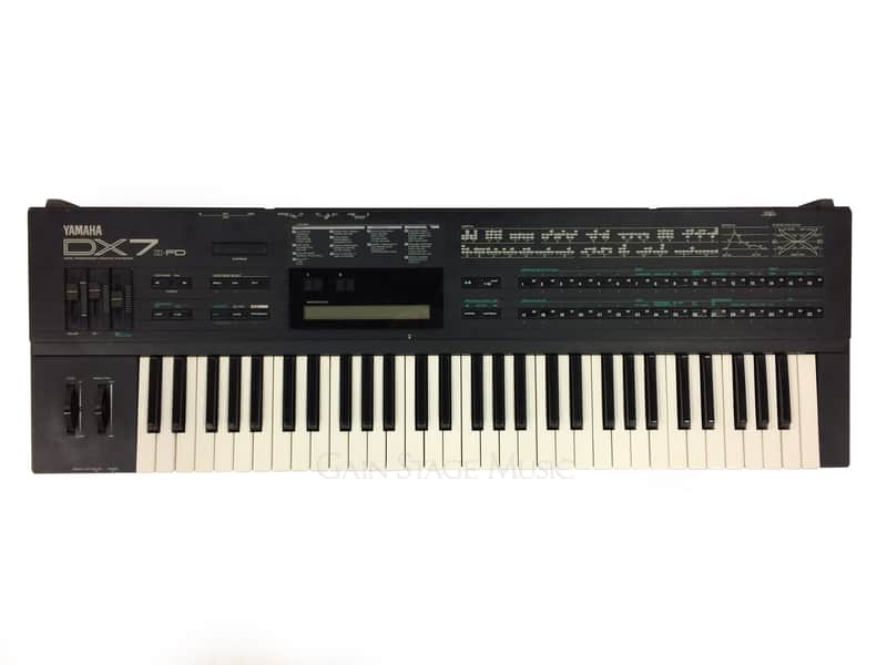 Yamaha DX7IIFD 61-Key 16-Voice Digital Synthesizer with Floppy