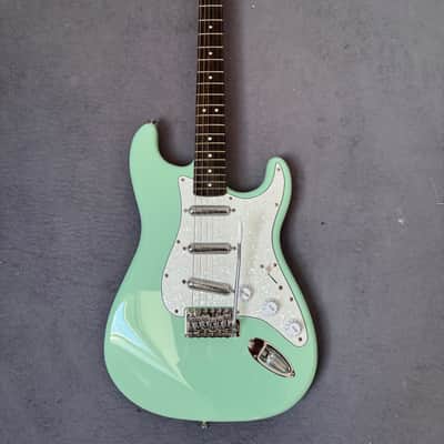 Squier Vintage Modified Surf Stratocaster 2012 - Surf Green image 2