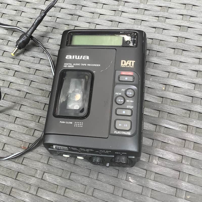 Aiwa Digital audio tape / DAT /. HD - S200 / portable walkman