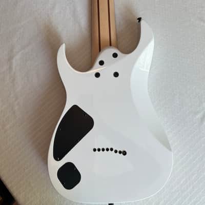 Ibanez RG8-WH Standard with Meranti Body, Jatoba Fretboard 2019 - Present - White image 3