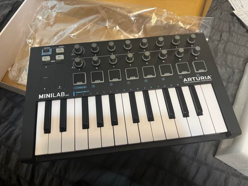 Arturia MiniLab MKII 25-Key MIDI Controller 2017 - 2021 - Black image 1