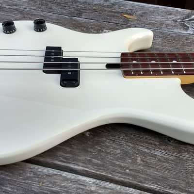 Yamaha BB300 1989 Arctic White image 3