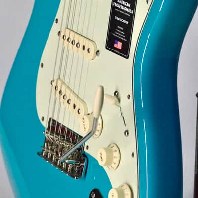 Fender American Professional II Stratocaster with Rosewood Fretboard 2020 - Present - Miami Blue image 16