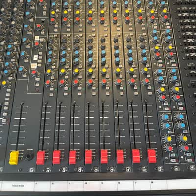 Soundcraft 600 series Modified Recording Desk  32 x 8 full patchbay image 4