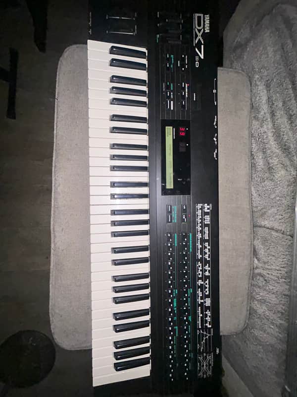 Yamaha DX7IID 61-Key 16-Voice Digital Synthesizer | Reverb