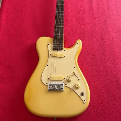 Fender Bullet Deluxe with Rosewood Fretboard 1981 - 1982 - Ivory image 3