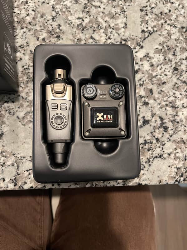 Xvive U4 Wireless In-Ear Monitor System 2019 - 2020 - Black image 1