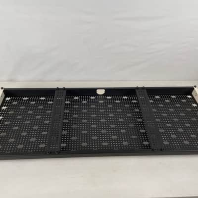 Temple Audio TRIO 43 Pedalboard, 43.2" x 16.5", Vintage White image 4