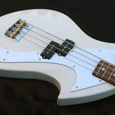 Vibe Guitars VibroBass 30 - short scale bass guitar image 4